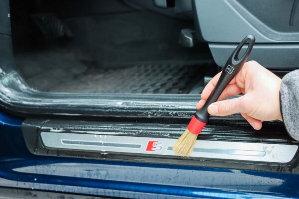 Koch Chemie Interior Brush Red - Hrubý detailingový štetec - Image 3