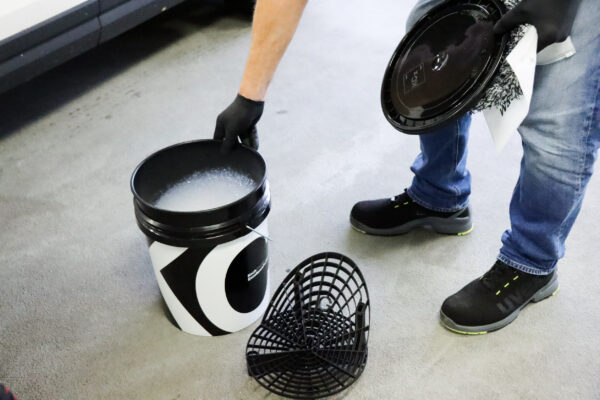 Koch Chemie Detailing Bucket Set - Detailingové vedro s ochrannou vložkou a vekom - Image 2