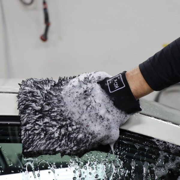 Koch Chemie Exterior Wash Mitt - Umývacia rukavica z mikrovlákna - Image 7