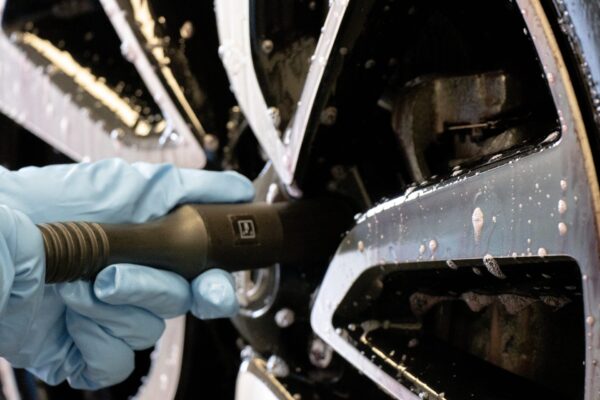 Koch Chemie Detail Wheel Brush - robustný a kyselinovzdorný štetec na disky - Image 4