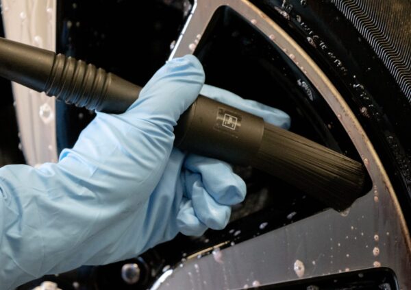 Koch Chemie Detail Wheel Brush - robustný a kyselinovzdorný štetec na disky - Image 5