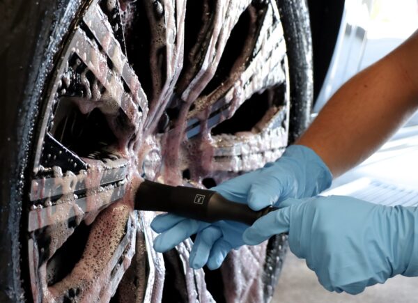 Koch Chemie Detail Wheel Brush - robustný a kyselinovzdorný štetec na disky - Image 6