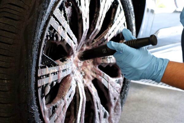 Koch Chemie Detail Wheel Brush - robustný a kyselinovzdorný štetec na disky - Image 7