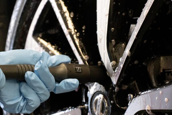 Koch Chemie Detail Wheel Brush - robustný a kyselinovzdorný štetec na disky - Image 2