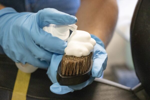 Koch Chemie Leather Brush - Kefa na kožu - Image 2